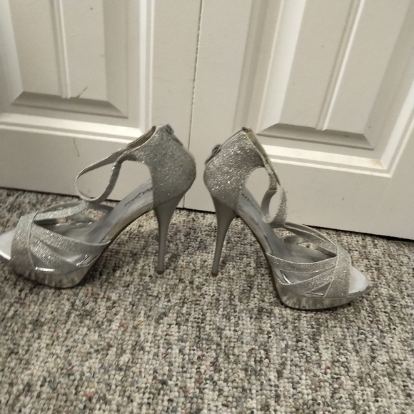 9 NWT Diva Lounge Lorane silver glitter strappy stiletto heels cut out zipper - Picture 2 of 10